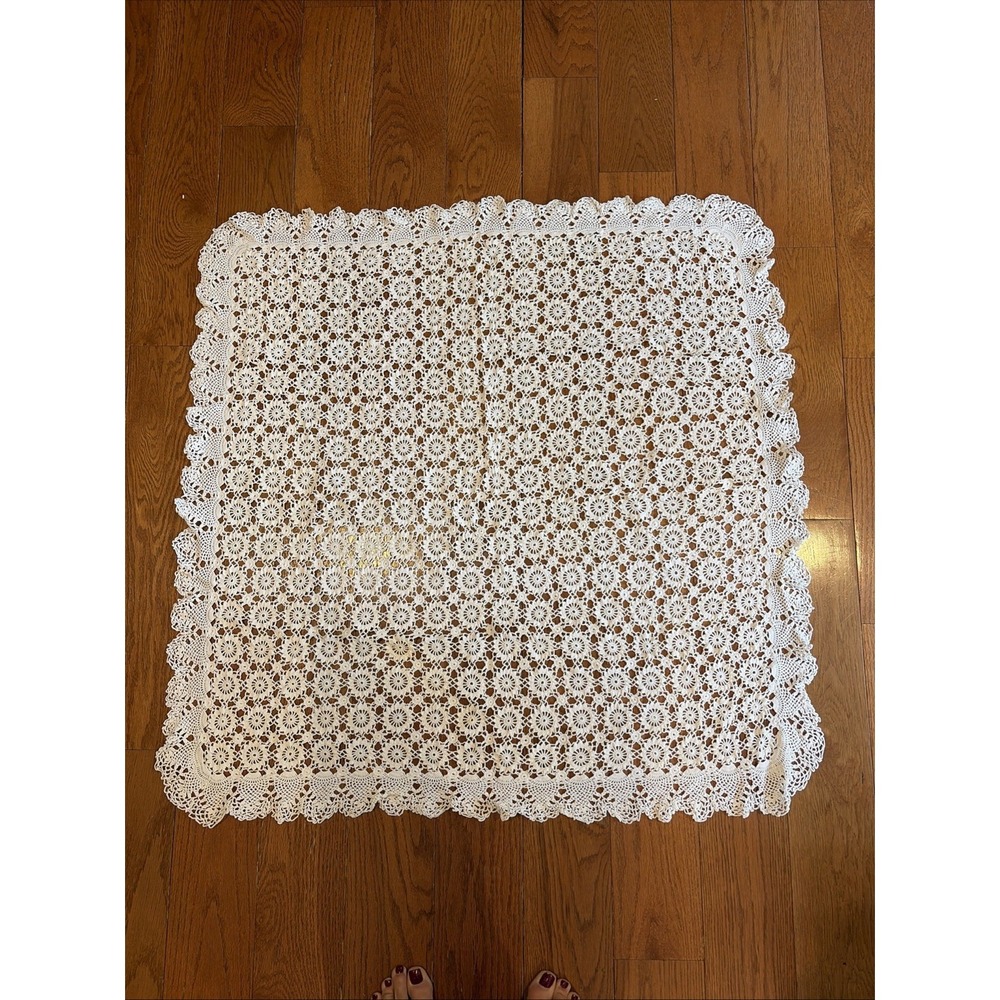 Vintage Handmade Crochet Tablecloth Daisy Wheel Pattern Cream 36x36 Scallop